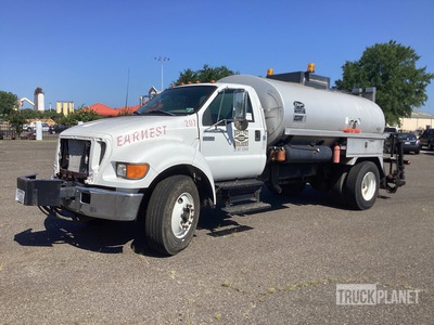 2006 Etnyre 2000 gal on 2006 Ford F-750 4x2 Asphalt Distributor Truck