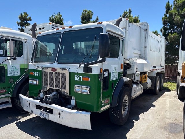 2015 Peterbilt 320 6x4 Side Loader Waste Collection Truck