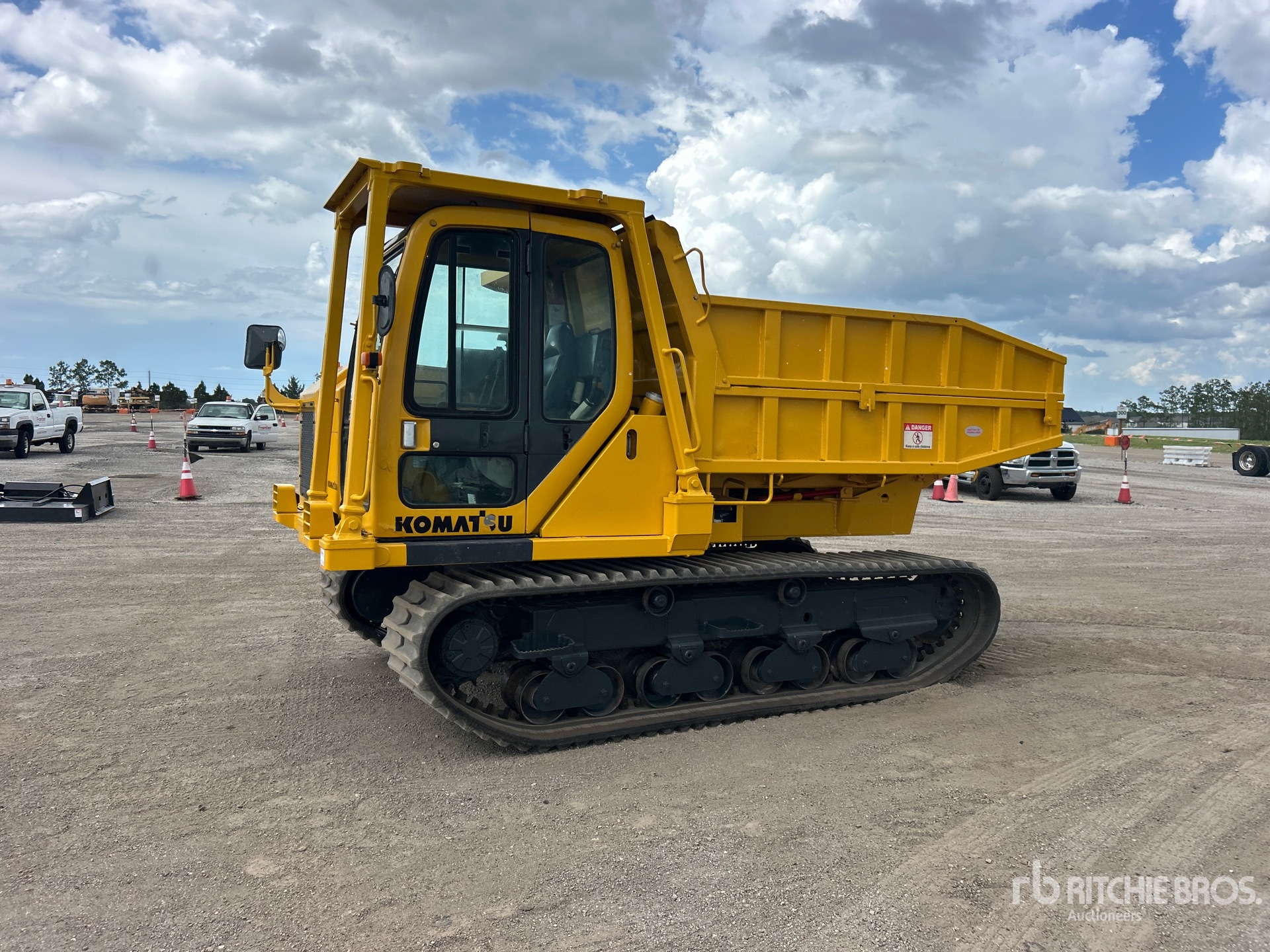 2009 Komatsu CD60R-1 6.6 ton Swivel Hi-Tip Crawler Dumper