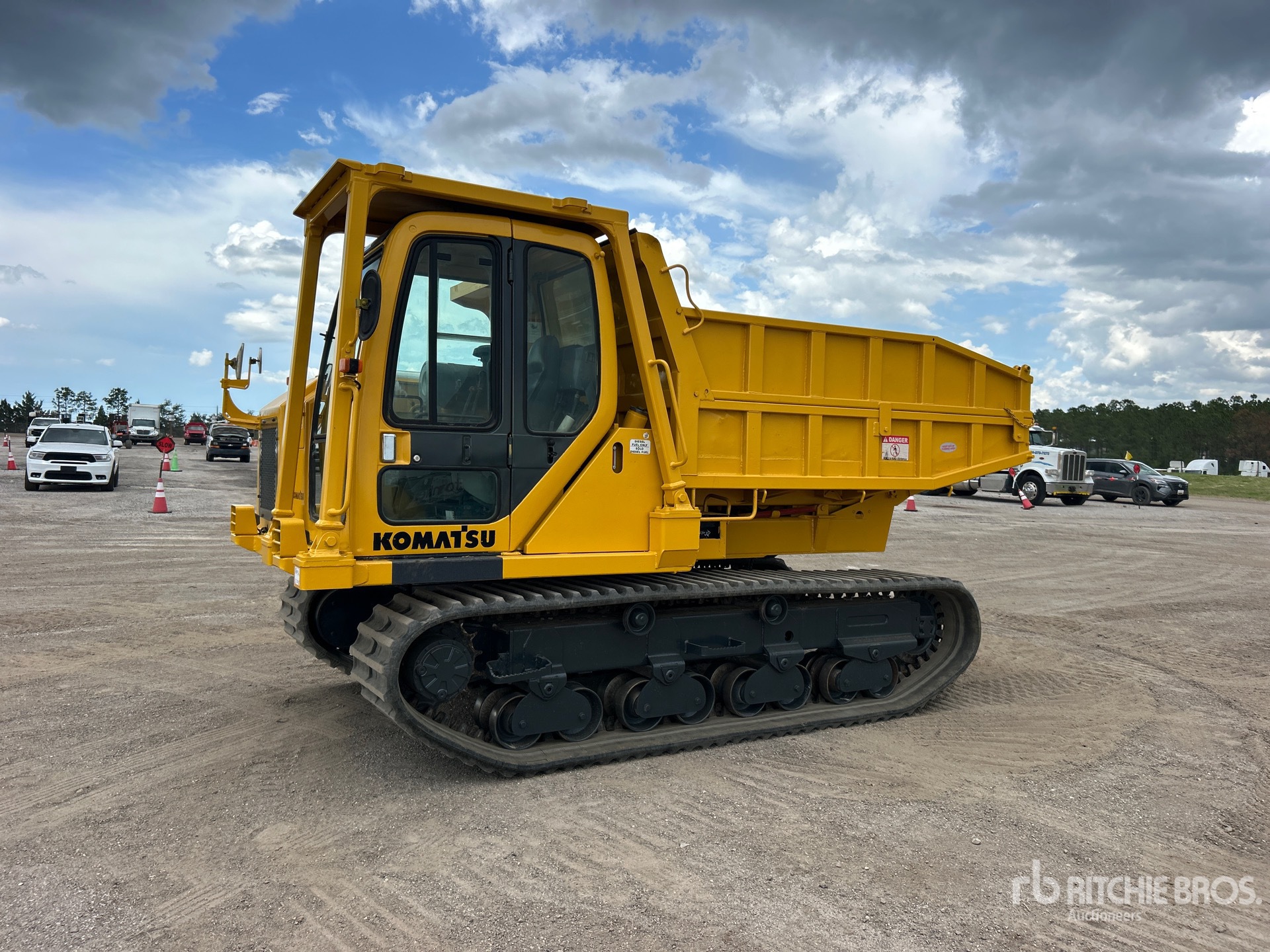 2009 Komatsu CD60R-1 6.6 ton Swivel Hi-Tip Crawler Dumper