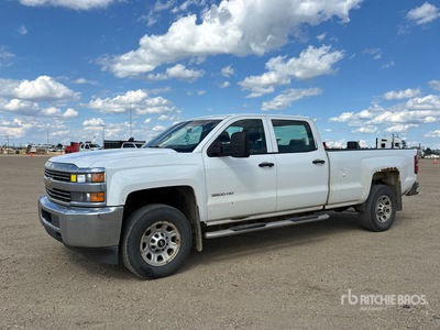2015 Chevrolet Silverado 3500HD 4x4 Crew Cab Pickup