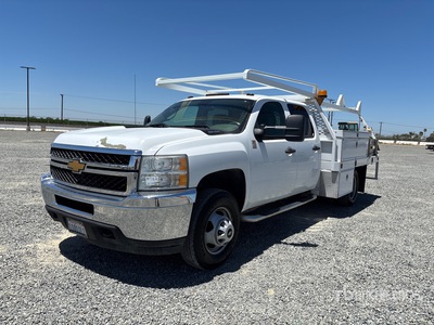 2014 Chevrolet Silverado 3500HD 4x2 Flatbed Truck