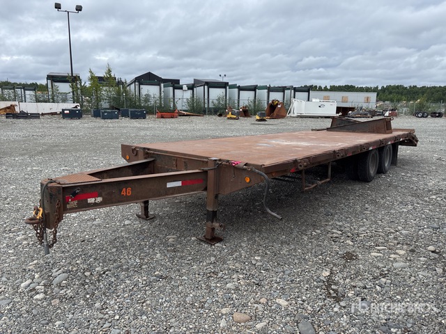 2000 28 ft T/A Equipment Trailer