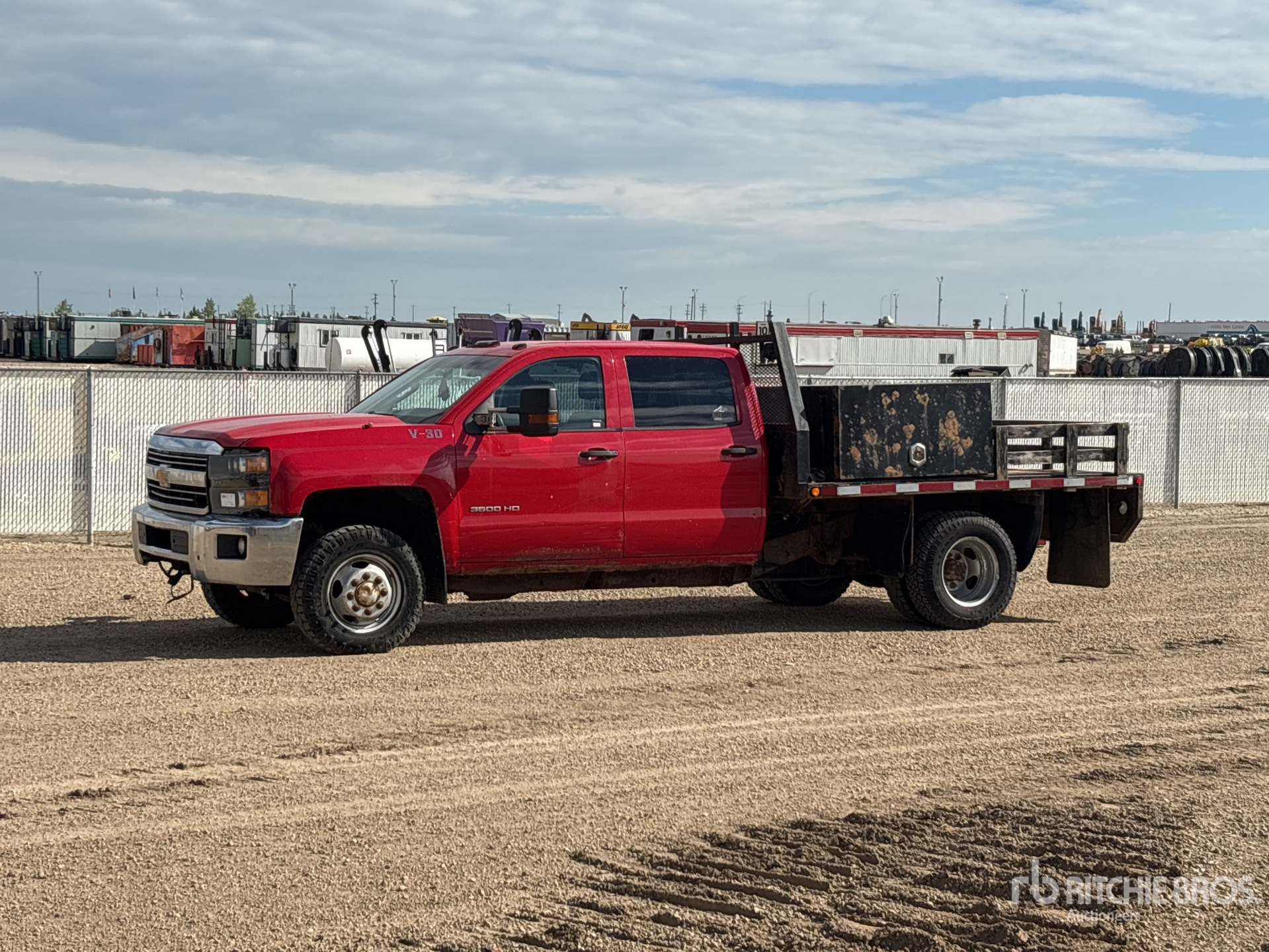 2015 Chevrolet Silverado 3500HD 4x4 Crew Cab Flatbed Truck