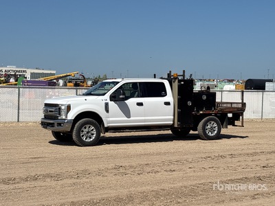2019 Ford F-350 XLT 4x4 Crew Cab Utility Truck