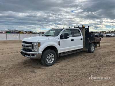 2019 Ford F-350 XLT 4x4 Crew Cab Utility Truck