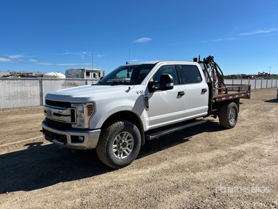 2019 Ford F-350 XLT 4x4 Crew Cab Flatbed Truck