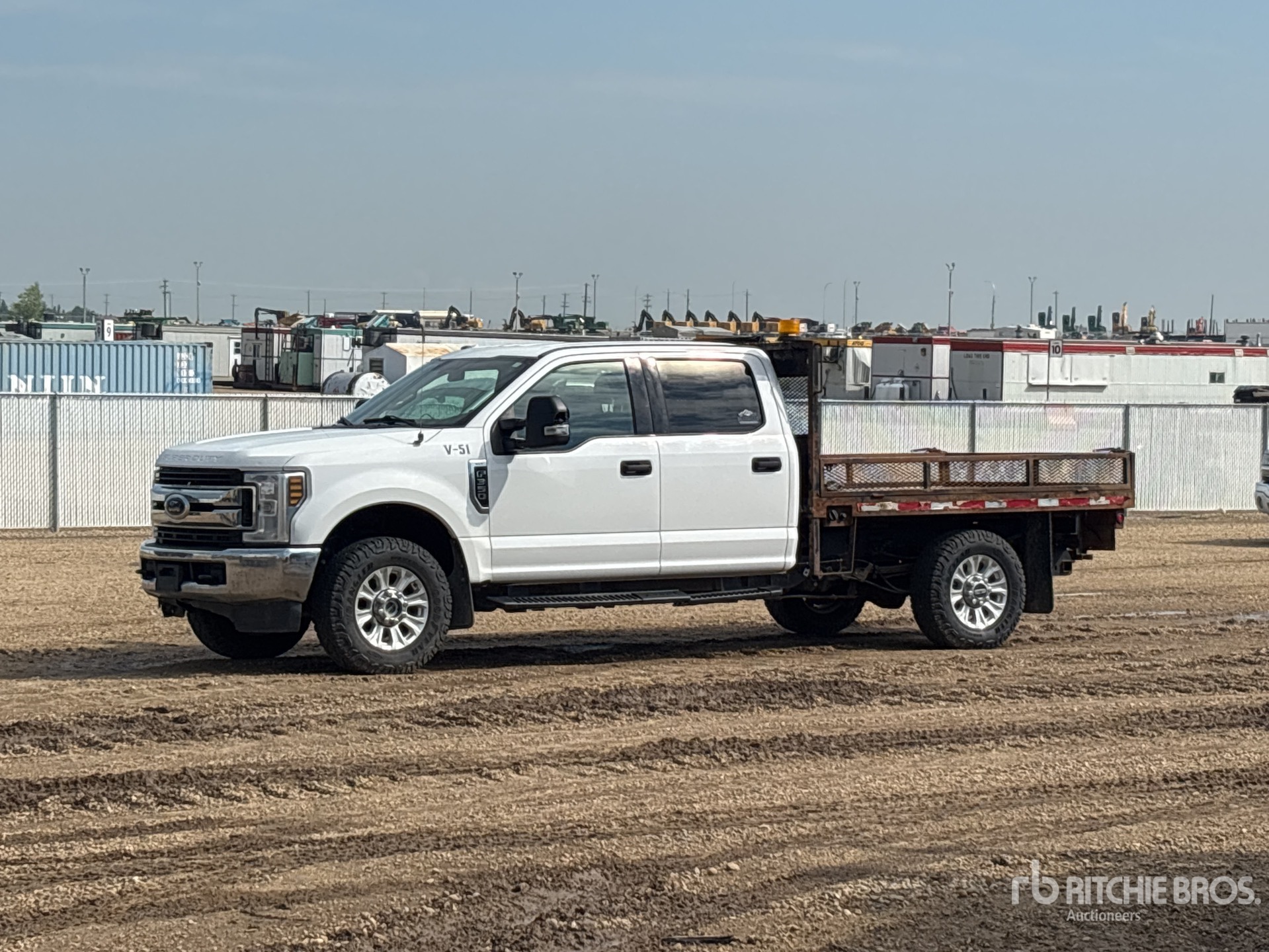 2019 Ford F-350 XLT 4x4 Crew Cab Flatbed Truck