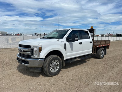 2019 Ford F-350 XLT 4x4 Crew Cab Flatbed Truck