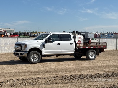 2019 Ford F-350 XLT 4x4 Crew Cab 平台トラック