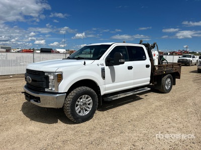 2018 Ford F-250 XLT 4x4 Crew Cab Flatbed Truck