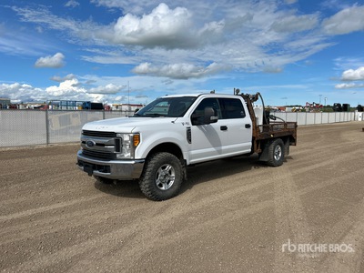 2017 Ford F-250 XLT 4x4 Crew Cab Flatbed Truck