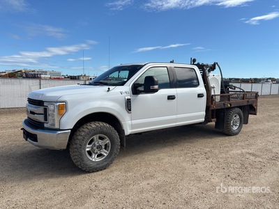 2017 Ford F-250 XLT 4x4 Crew Cab Flatbed Truck
