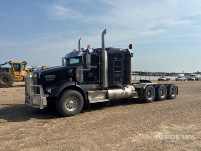 2014 Kenworth T800 8x6 Ciągnik siodłowy z kabiną sypialną Tri/A