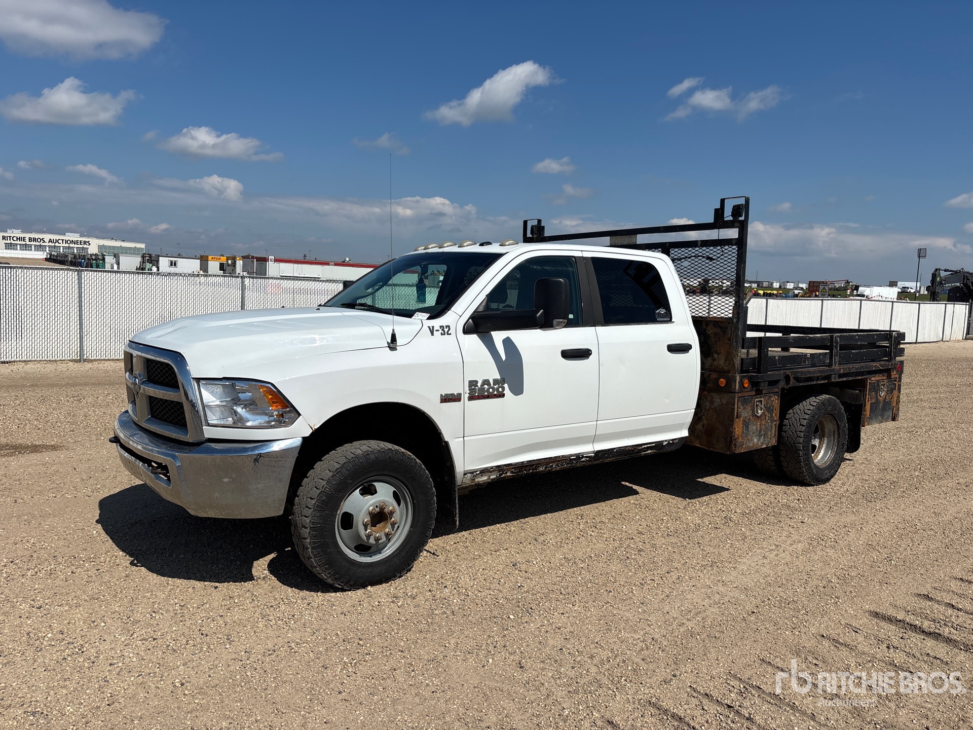 2014 Ram 3500 4x4 Crew Cab Flatbed Truck