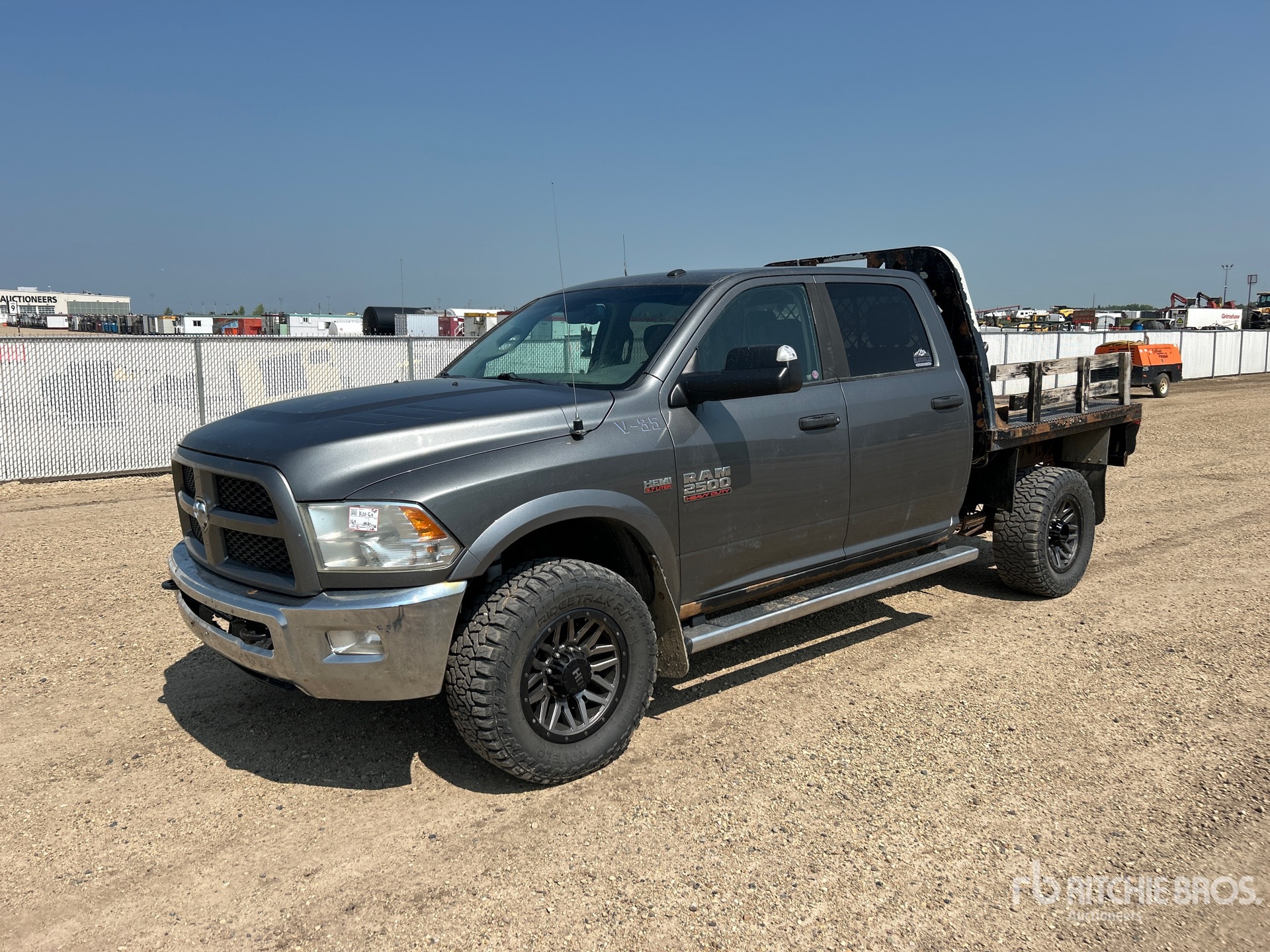 2013 Ram 2500 4x4 Crew Cab Flatbed Truck