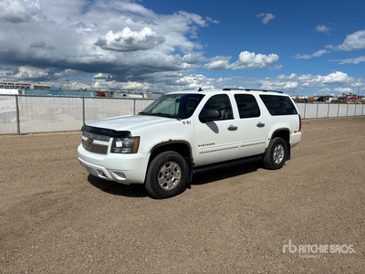 2012 Chevrolet Surburban 4x4  سيارة رياضية متعددة الاستخدامات