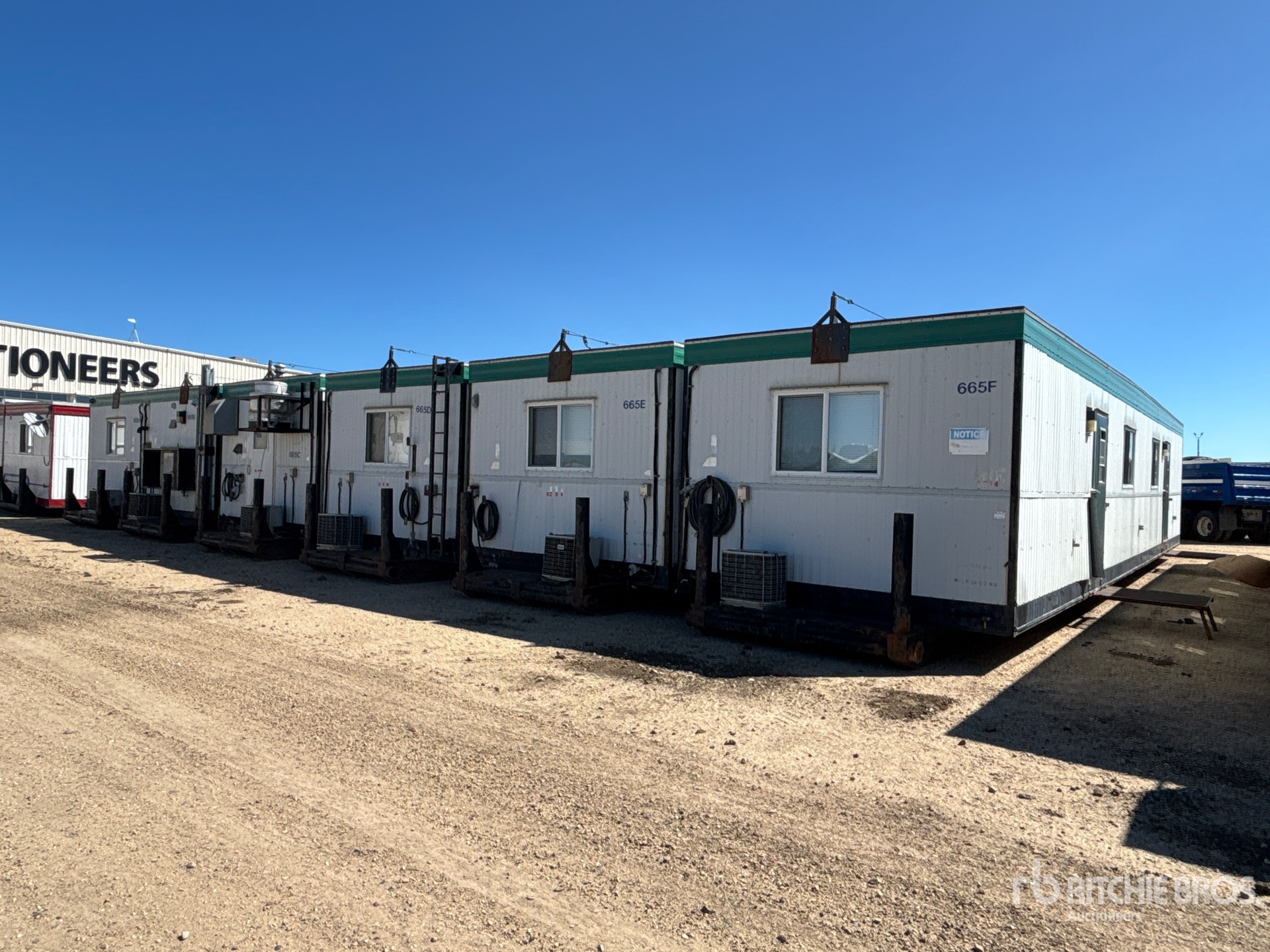2001 Atco 6 Unit 54 ft 27 Person Skid-Mounted Mobile Camp