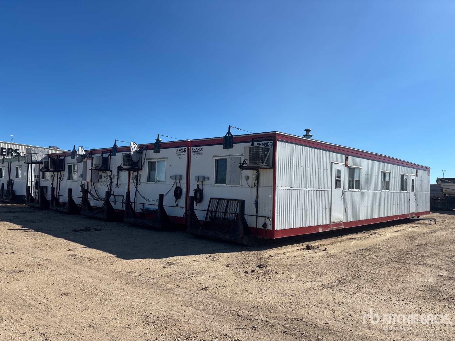 2002 Shanco 5 Unit 56 ft 19 Person Skid-Mounted Double-Ended 5 Unit Camp Mobile Camp