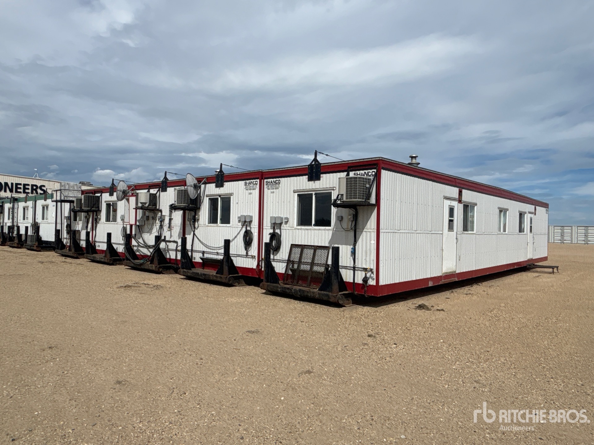 2002 Shanco 5 Unit 56 ft 19 Person Skid-Mounted Double-Ended 5 Unit Camp Mobile Camp