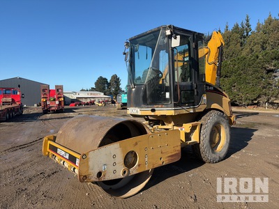 2004 Cat CS-433E Smooth Drum Compactor