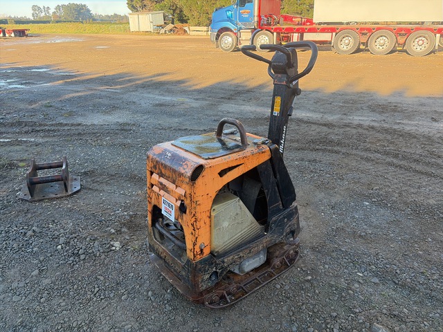 Mikasa Compass 2 Reversible Vibratory Plate Compactor Mikasa Compass 2 Reversible Vibratory Plate Compactor