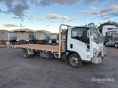 2012 Isuzu NPR400 4x2 平台トラック