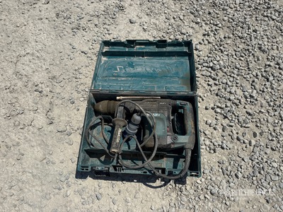 Makita HM0817C Demolition Breaker
