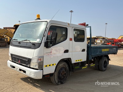 2013 Mitsubishi Canter 4x2 Crew Cab 平台トラック