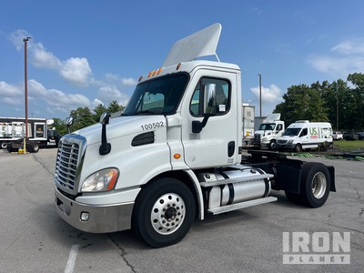 2014 Freightliner PX113042S T 4x2 S/A Day Cab Truck Tractor