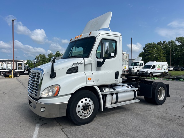 2014 Freightliner Cascadia 113 4x2 S/A Day Cab Truck Tractor