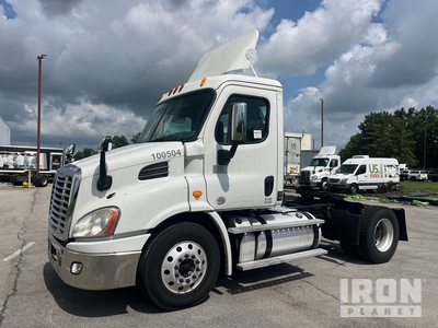 2014 Freightliner PX113042S T 4x2 S/A Day Cab Truck Tractor