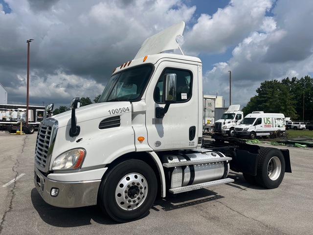 2014 Freightliner Cascadia 113 4x2 S/A Day Cab Truck Tractor
