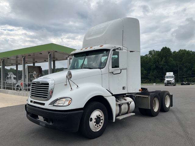 2014 Freightliner Columbia 6x4 T/A Day Cab Truck Tractor (Glider Kit)