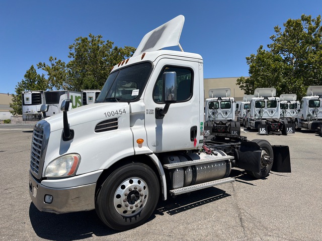 2014 Freightliner Cascadia 113 4x2 S/A Day Cab Truck Tractor