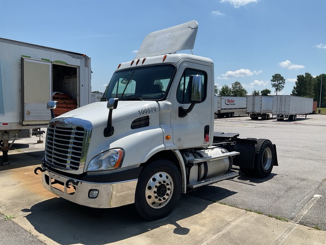 2015 Freightliner Cascadia 113 4x2 S/A Day Cab Truck Tractor (Inoperable)