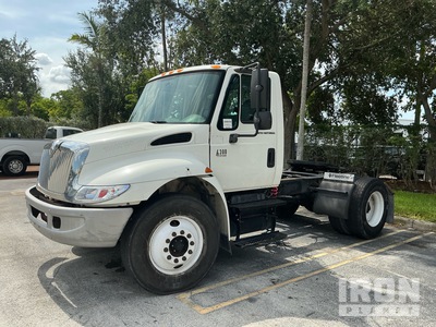 2006 International 4300 4x2 Cabeza Tractora Cabina Corta