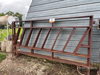 Quantity of (4) 10 ft Feeder Panels