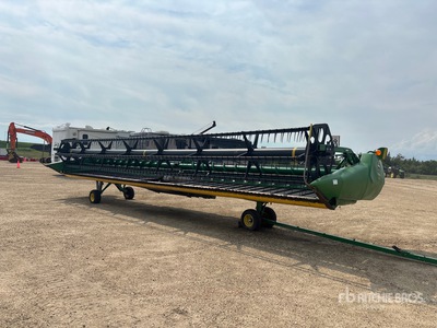 2012 John Deere 635D 35 ft Draper رأس الحصادة المجمعة