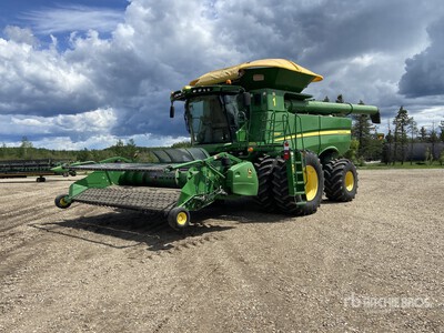 2012 John Deere S690 Combine Harvester