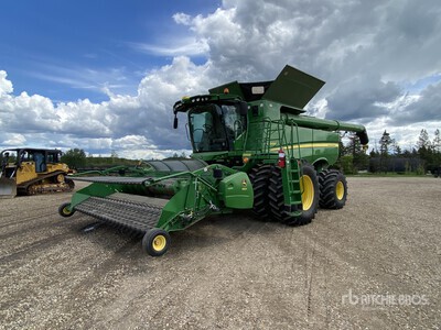 2012 John Deere S690 Combine Harvester