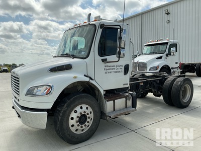 2011 Freightliner M2 106 4x2 Cabine et châssis