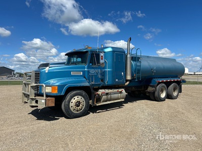 1995 Mack 6x4 Sleeper 散水車