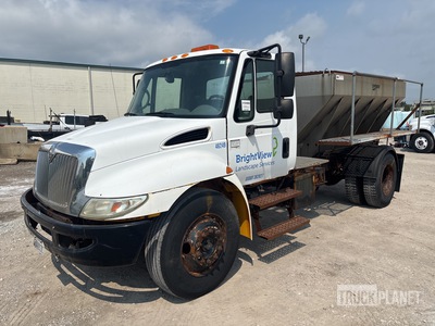 2007 International 4300 4x2 Spreader Truck