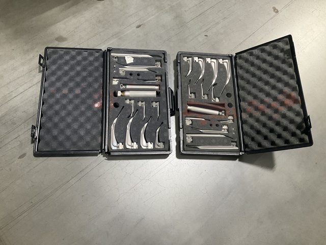 (2) Laryngoscope Sets (2) Laryngoscope Sets