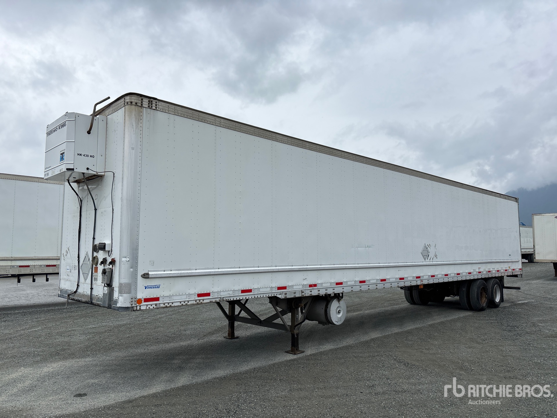 2013 Vanguard 53 ft T/A Van Trailer