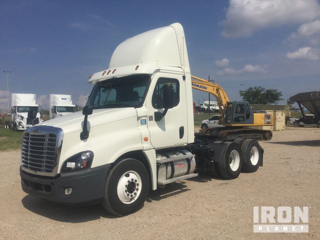 2013 Freightliner Cascadia >> 2013 Freightliner Cascadia 125 T A Day Cab Truck Tractor 2013 Freightliner Cascadia >> 2013 Freightliner Cascadia 125 T A Day Cab Truck Tractor