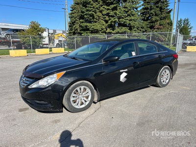 2013 Hyundai SONATA Automobile