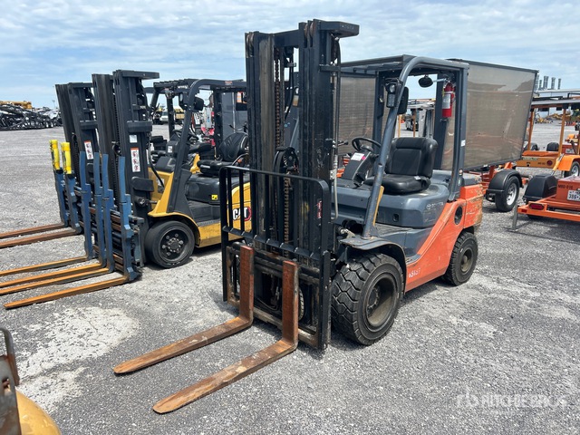 Toyota 8FDU32 6020 lb Pneumatic Tire Forklift