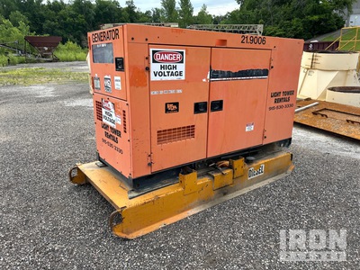Whisperwatt DCA-70SSJU 70 kVA Skid-Mounted Generador